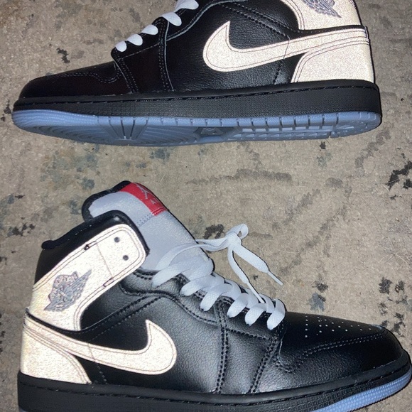 Nike Men's Black and White High-Top Sneakers - Picture 1 of 3